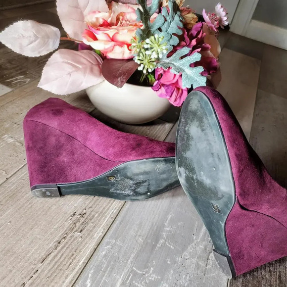 BANANA REPUBLIC Suede Round Toe Wedges Size 6 Wine Color - Picture 10 of 15